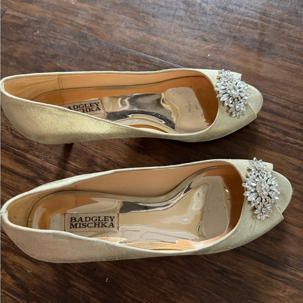 Badgley Mischka pumps gold sparkle gently worn